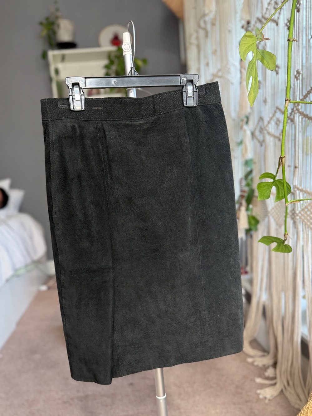 Vintage NWT Black Suede Pencil Skirt - Timeless Everyday Style